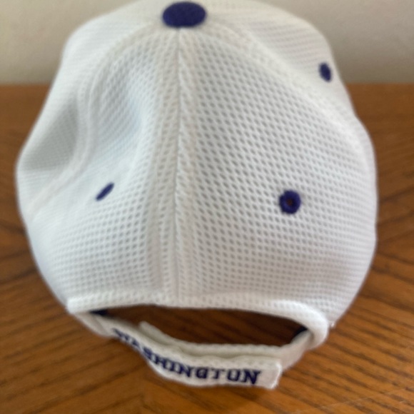 UNIVERSITY of WASHINGTON by T.E.I. Baseball Cap with adjustable back closure OS - Picture 2 of 7